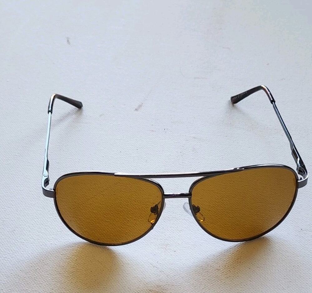 Foster Grant SUNGLASSES Driving Aviator Style Polarized High Definition ROY Case